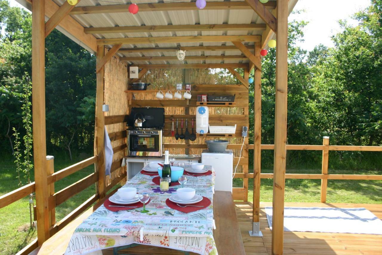 Glamping La Petite Lande Hotel Thiviers ภายนอก รูปภาพ